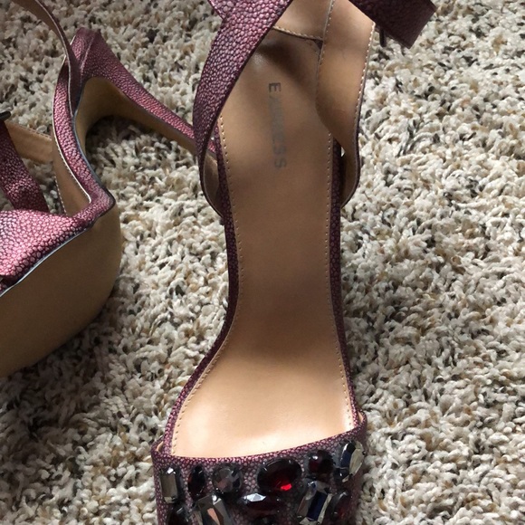 Express Heels - Picture 3 of 6